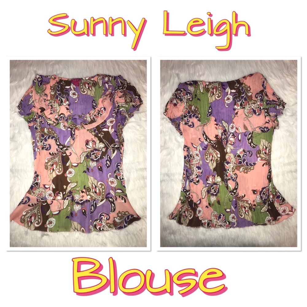✨Sunny Leigh Blouse in a Size (M)✨